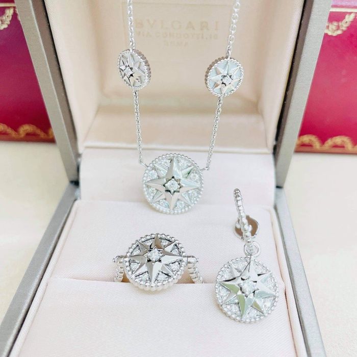 Không gian trưng bày tinh tế tại T.K Jewelry