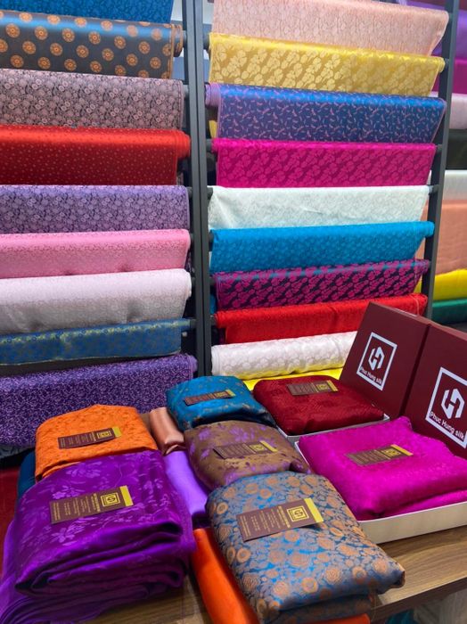 Không gian trưng bày lụa tơ tằm tại Phúc Hưng Silk - Ảnh 1