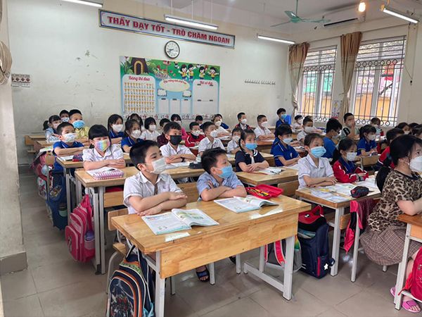 Góc sân trường đầy nắng tại Trường Tiểu học Mỹ Đình 2