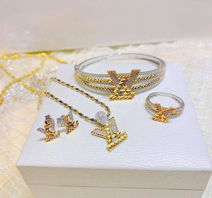Không gian trưng bày sang trọng tại Tiệm vàng Quốc Cường