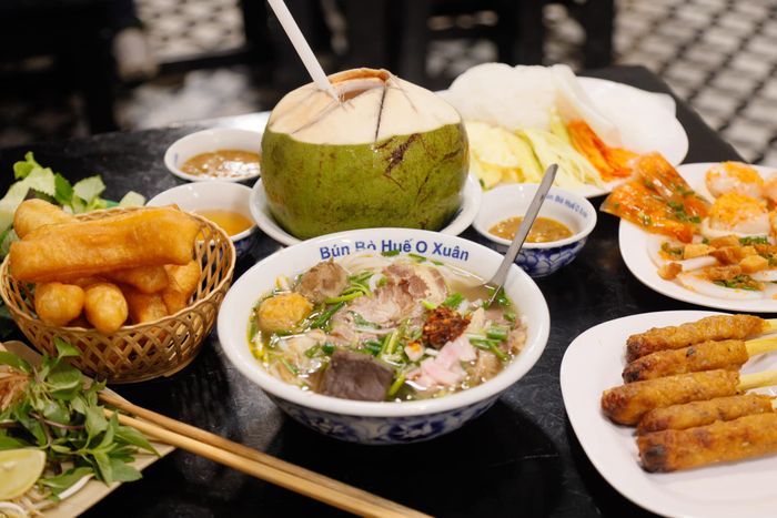 Không gian ấm cúng và món ngon đậm đà tại Bún Bò Huế O Xuân