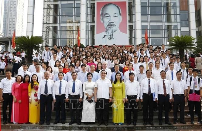 Trường THPT Chuyên Hà Nội - AMSTERDAM ảnh 2: Cảnh quan học tập hiện đại và không gian sáng tạo, nơi học sinh được khuyến khích phát triển tiềm năng tối đa của mình.