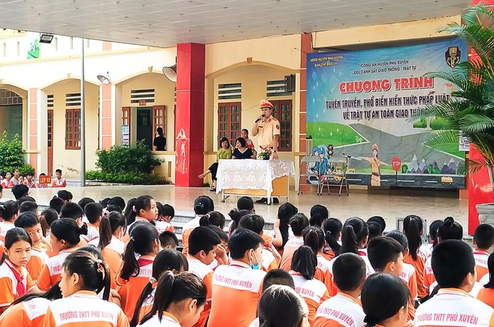 Hình ảnh Trường Tiểu học Thị Trấn Phú Xuyên - Khuôn viên xanh mát
