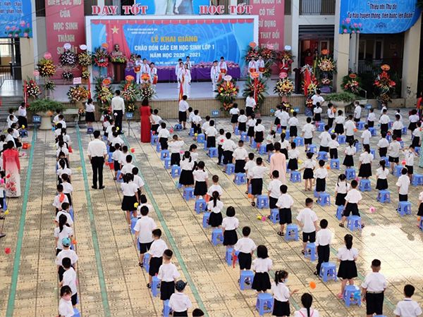 Khuôn viên xanh mát tại Trường Tiểu học Lý Nam Đế
