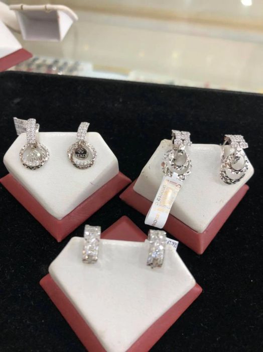 Hình ảnh không gian trưng bày tại Vàng Quý Tùng