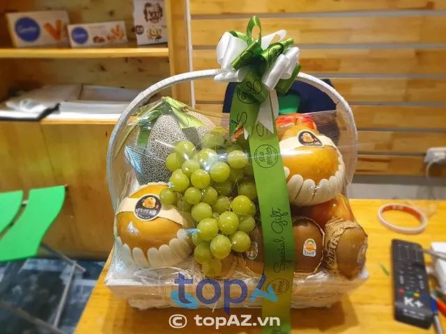 Nơi đây nổi bật với các giỏ hoa quả chất lượng, đáp ứng nhu cầu của những khách hàng tìm kiếm sản phẩm tươi ngon, an toàn cho sức khỏe và có thể làm quà biếu sang trọng.