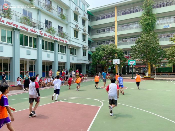 Khuôn viên xanh mát với cơ sở vật chất hiện đại tại Archimedes Academy