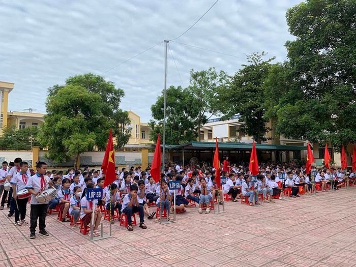 Hình ảnh Trường Tiểu học Nam Tiến B - Khuôn viên trường học xanh mát