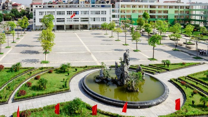 Khoảnh khắc ấn tượng tại Trường THPT chuyên Nguyễn Huệ