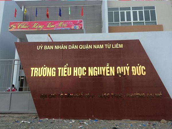 Khuôn viên xanh mát của Trường Tiểu học Nguyễn Quý Đức