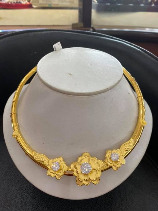 Không gian sang trọng tại Vàng Bạc Hồ Tuấn