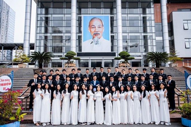 Trường THPT Chuyên Hà Nội - AMSTERDAM ảnh 1: Bức tranh toàn cảnh về cơ sở vật chất hiện đại và môi trường học tập năng động của Trường Ams.