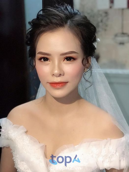 địa chỉ trang điểm cô dâu uy tín Chợ Mới