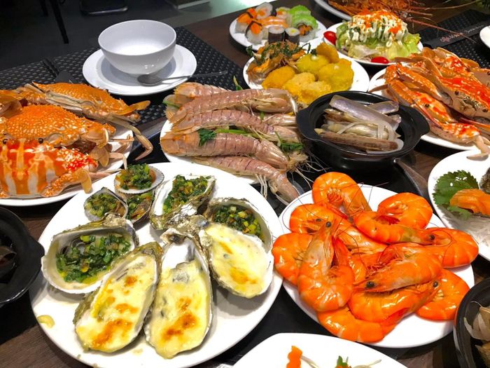 Không gian sang trọng tại Adobi Buffet