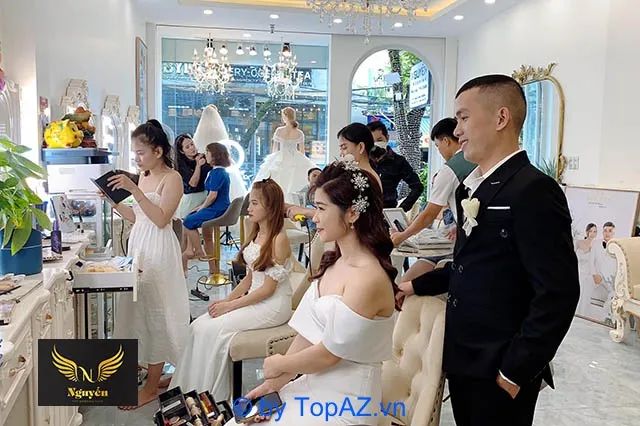 Nghệ thuật trang điểm cô dâu chuyên nghiệp - Tỏa sáng khoảnh khắc thiêng liêng