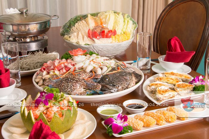 Bể hải sản tươi sống đa dạng tại Thế Giới Hải Sản