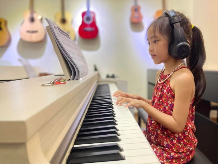 Hình ảnh học viên biểu diễn tại Vincent Music