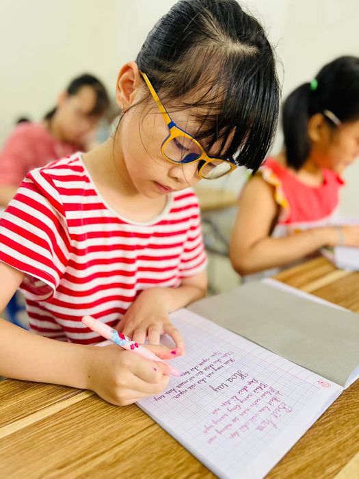 Hình ảnh lớp học tại Luyện Chữ Đẹp Thuý Hường - Khoảnh khắc 1