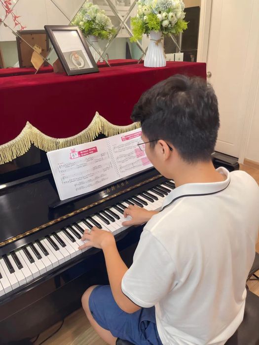 Hình ảnh học viên biểu diễn tại HongKien Music Center