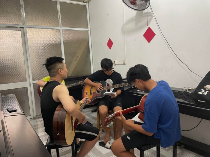 Không gian sáng tạo tại Nhạc Cụ Khúc Gia
