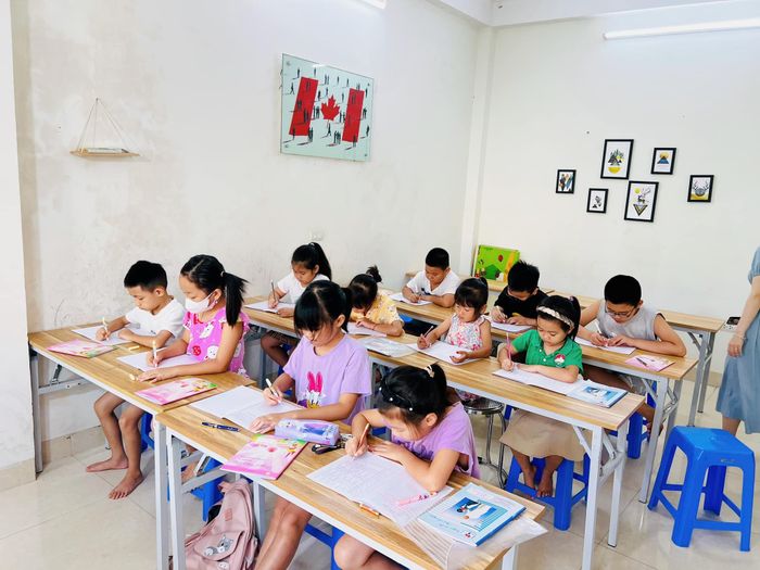 Góc nhìn thứ hai tại lớp luyện chữ Thuý Hường