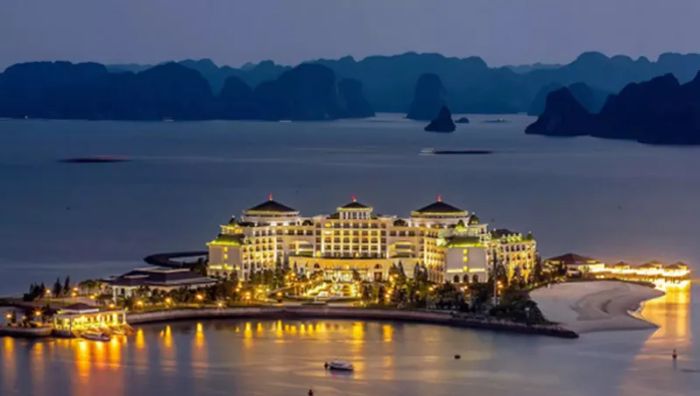 toan-canh-vinpearl-ha-long-ve-dem-1