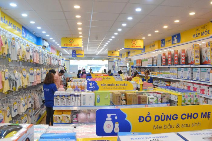 Hình ảnh ấn tượng về không gian mua sắm đồ sơ sinh tại KidsPlaza