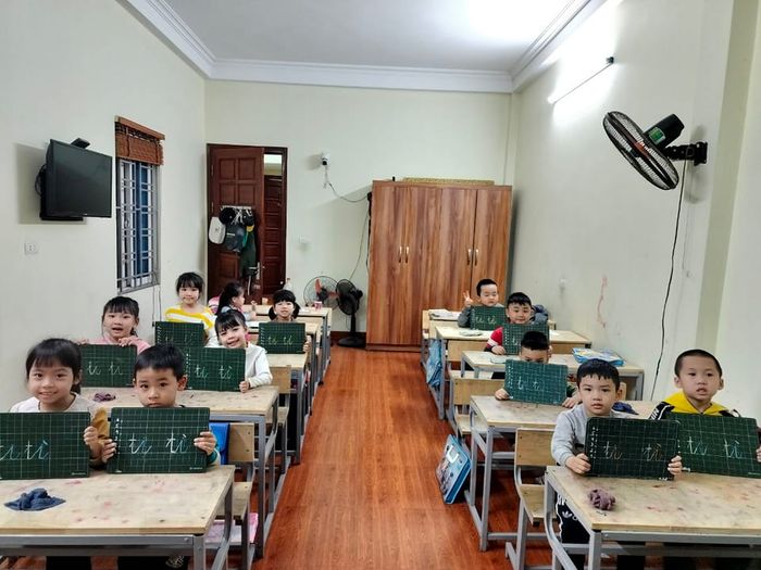 Một góc khác tại lớp Luyện chữ đẹp Cô Thảo - Hình ảnh số 2