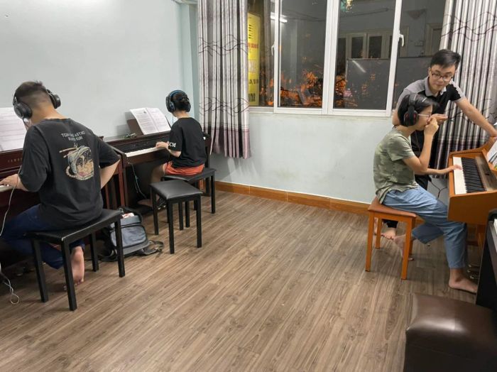 Hình ảnh học viên biểu diễn tại Tiến Thành Music School