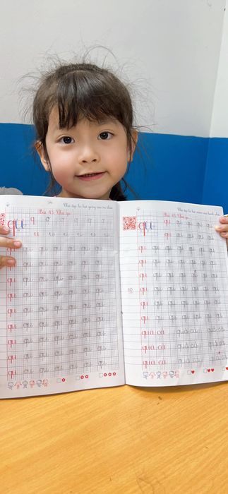 Khoảnh khắc luyện viết tại Luyện Chữ Đẹp Thu Hường - Hình ảnh 1