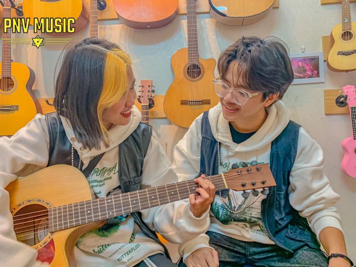 Hình ảnh lớp học Guitar PNV MUSIC - Không gian sáng tạo đầy cảm hứng
