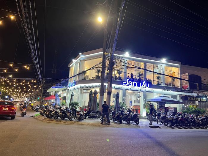 Không gian ấn tượng tại Jen Lẩu Beer Garden