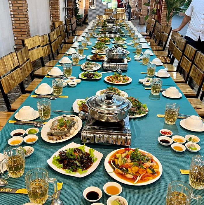 Hình ảnh không gian ẩm thực ấn tượng