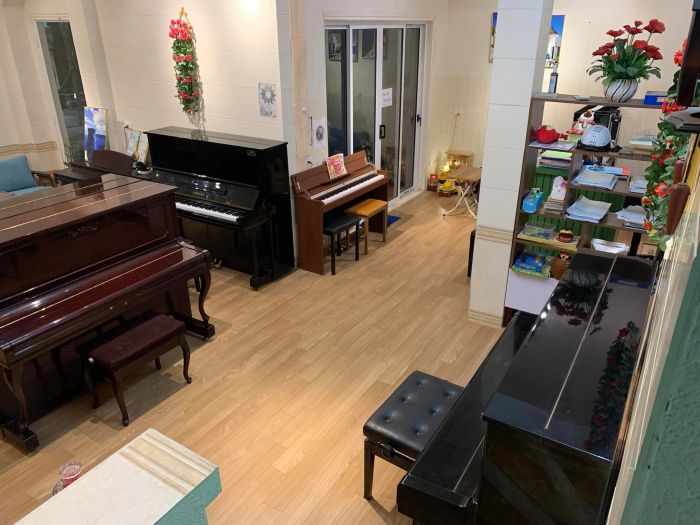 Học viên thực hành cùng giảng viên tại Trung tâm D Piano