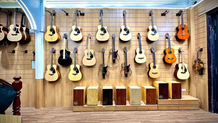 Không gian trải nghiệm đa dạng nhạc cụ tại Văn Anh Audio