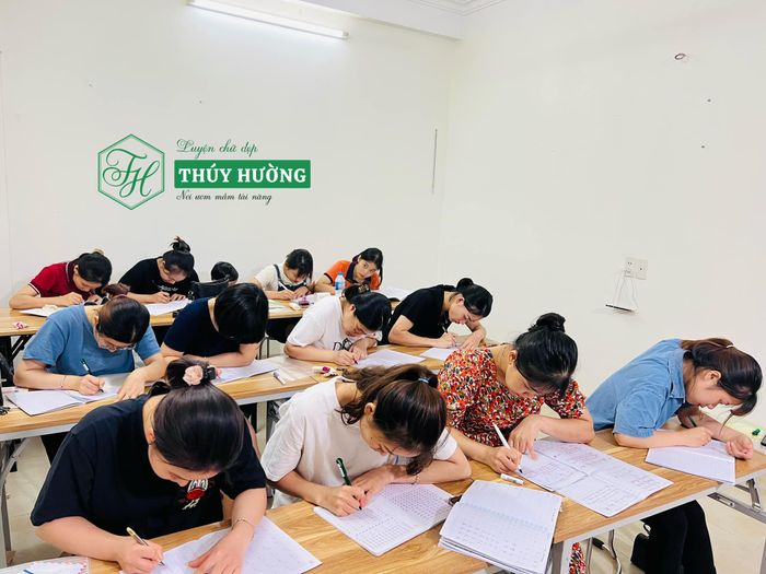 Khoảnh khắc luyện chữ tại Thuý Hường - Hình ảnh số 3
