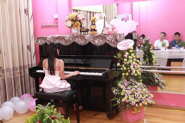 Hoạt động giảng dạy và biểu diễn tại Pink Music