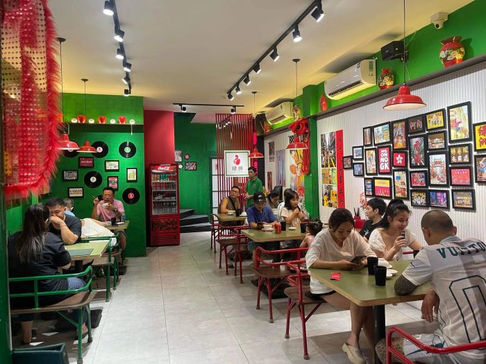 Hình ảnh món Vịt quay Kim Bài vàng ươm hấp dẫn tại Luk Chew