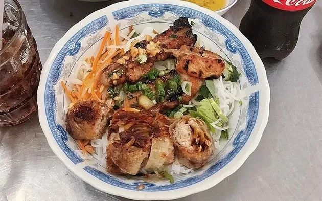 Bún thịt nướng Cô Huệ - Tinh hoa ẩm thực đường phố Sài Gòn