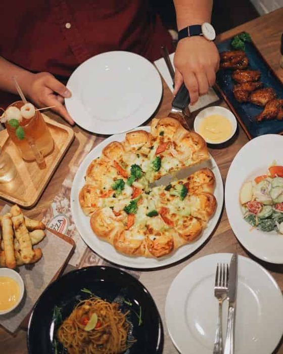 Những chiếc pizza vàng ươm hấp dẫn tại The Pizza Company