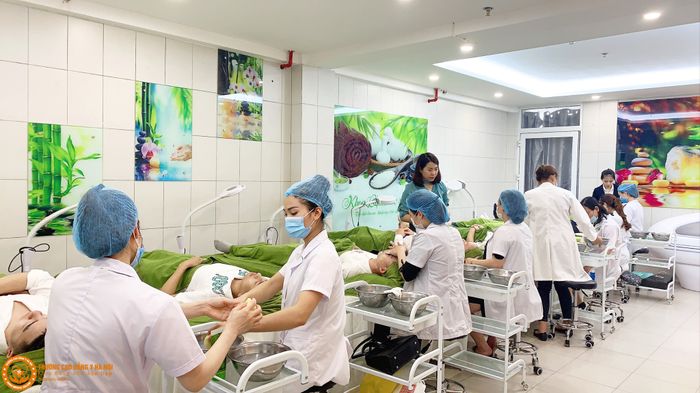 Hình ảnh phòng thực hành tiêu chuẩn tại Khoa Chăm Sóc Sắc Đẹp - Trường Cao Đẳng Y Hà Nội