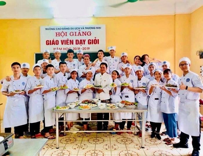 Hình ảnh khuôn viên hiện đại của Trường Cao đẳng Du lịch và Thương Mại