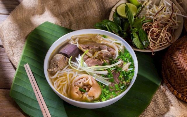 Hình ảnh tô bún bò Huế thơm ngon tại Thu Sương