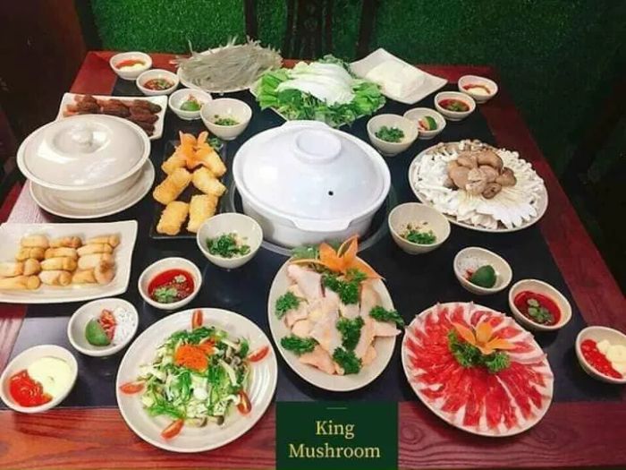 Không gian ẩm thực xanh mát tại King Mushroom - Ảnh 2