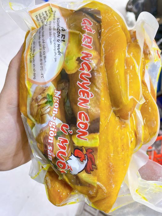 Hình ảnh gà ủ muối hoa tiêu Ngọc Hân vàng ươm hấp dẫn