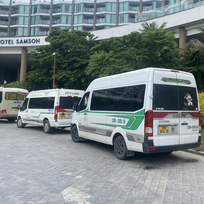 Hình ảnh đội xe Limousine sang trọng của Trường Anh