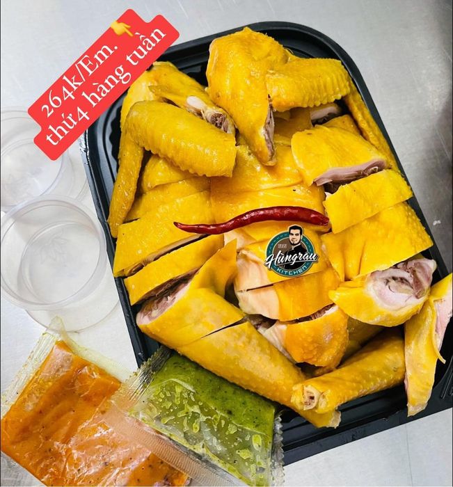 Hình ảnh gà đồi ủ muối hoa tiêu Hùng Râu Kitchen vàng ươm hấp dẫn