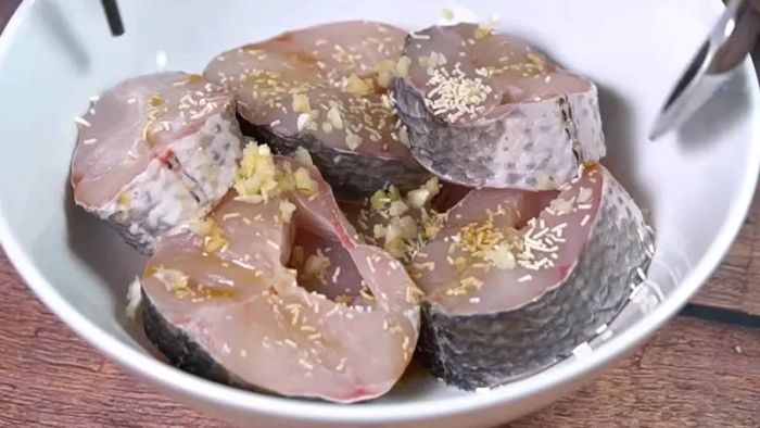 meo-nau-canh-chua-ca-loc-ngon-2