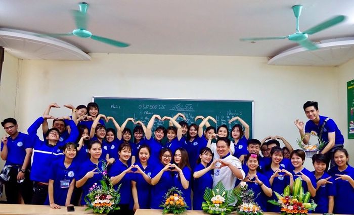 Hình ảnh sinh viên thực hành tại phòng lab của Trường Cao đẳng Du lịch và Thương Mại