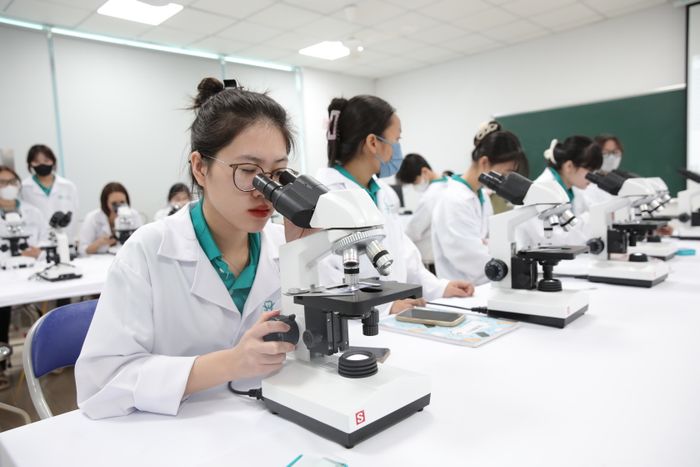 Hình ảnh phòng thực hành tiêu chuẩn quốc tế tại Trường Cao đẳng Hà Nội (HNC)